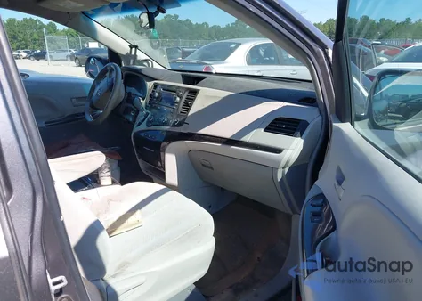 2011 Toyota Sienna Le V6 z USA, uszkodzony, nr VIN 5TDKK3DC3BS170698